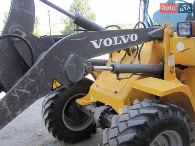 Желтый Вольво Л30б, объемом двигателя 0 л и пробегом 1 тыс. км за 26850 $, фото 1 на Automoto.ua