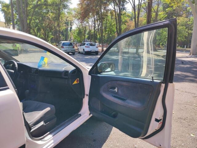 Белый Вольво С40, объемом двигателя 1 л и пробегом 250 тыс. км за 1400 $, фото 19 на Automoto.ua