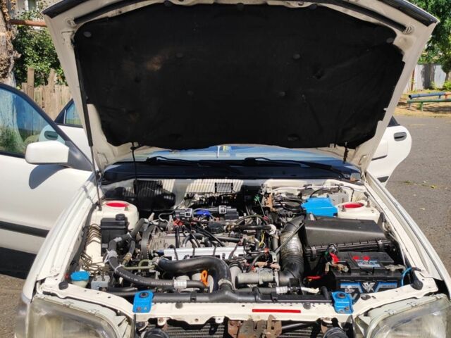 Белый Вольво С40, объемом двигателя 1 л и пробегом 250 тыс. км за 1400 $, фото 13 на Automoto.ua