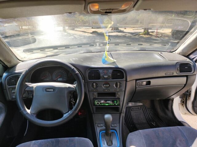 Белый Вольво С40, объемом двигателя 1 л и пробегом 250 тыс. км за 1400 $, фото 7 на Automoto.ua