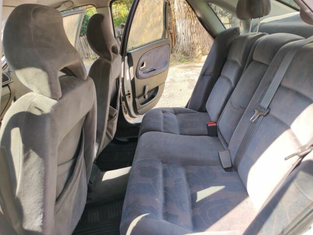 Белый Вольво С40, объемом двигателя 1 л и пробегом 250 тыс. км за 1400 $, фото 8 на Automoto.ua