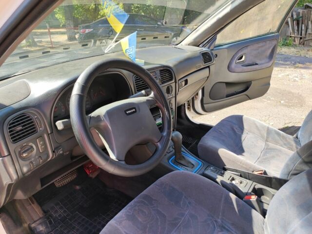 Белый Вольво С40, объемом двигателя 1 л и пробегом 250 тыс. км за 1400 $, фото 10 на Automoto.ua