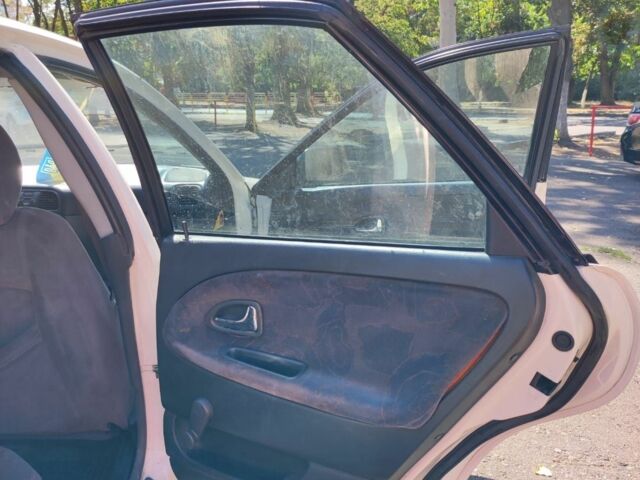 Белый Вольво С40, объемом двигателя 1 л и пробегом 250 тыс. км за 1400 $, фото 16 на Automoto.ua