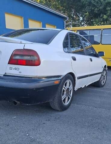 Белый Вольво С40, объемом двигателя 1.8 л и пробегом 350 тыс. км за 1600 $, фото 4 на Automoto.ua