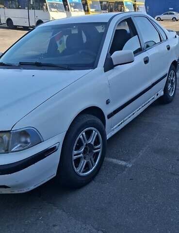 Белый Вольво С40, объемом двигателя 1.8 л и пробегом 350 тыс. км за 1600 $, фото 3 на Automoto.ua