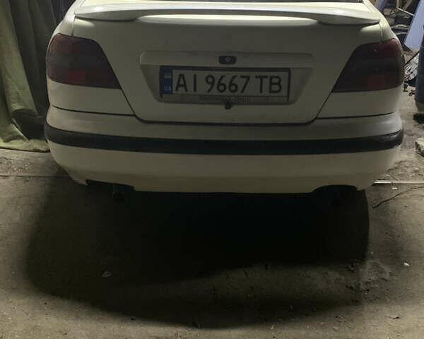 Белый Вольво С40, объемом двигателя 2 л и пробегом 295 тыс. км за 1800 $, фото 2 на Automoto.ua