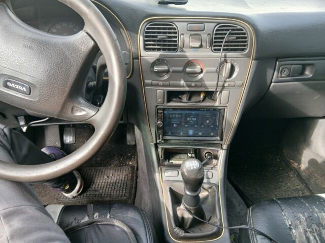 Вольво С40 1998 в Киеве на Automoto.ua Белый Вольво С40, объемом двигателя 2 л и пробегом 196 тыс. км за 1300 $, фото 2 на Automoto.ua