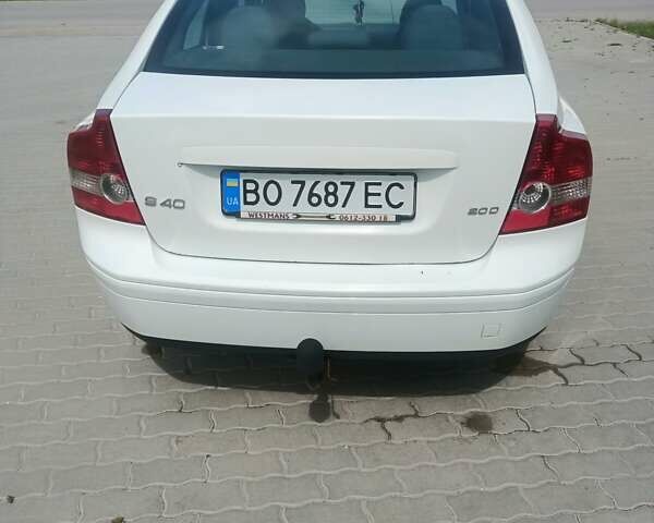 Белый Вольво С40, объемом двигателя 2.01 л и пробегом 307 тыс. км за 5500 $, фото 3 на Automoto.ua