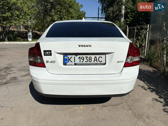 Белый Вольво С40, объемом двигателя 2 л и пробегом 265 тыс. км за 6000 $, фото 4 на Automoto.ua