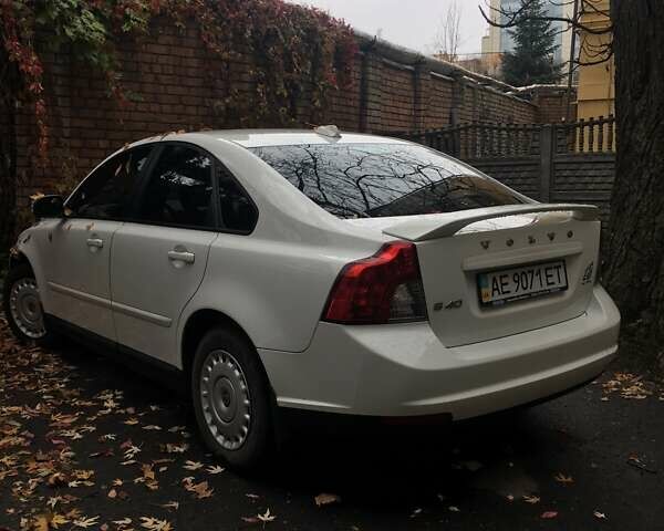 Белый Вольво С40, объемом двигателя 1.6 л и пробегом 156 тыс. км за 6900 $, фото 1 на Automoto.ua