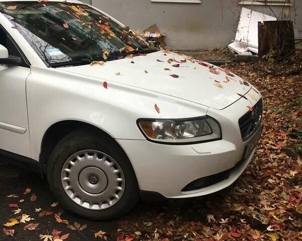 Белый Вольво С40, объемом двигателя 1.6 л и пробегом 156 тыс. км за 6900 $, фото 2 на Automoto.ua