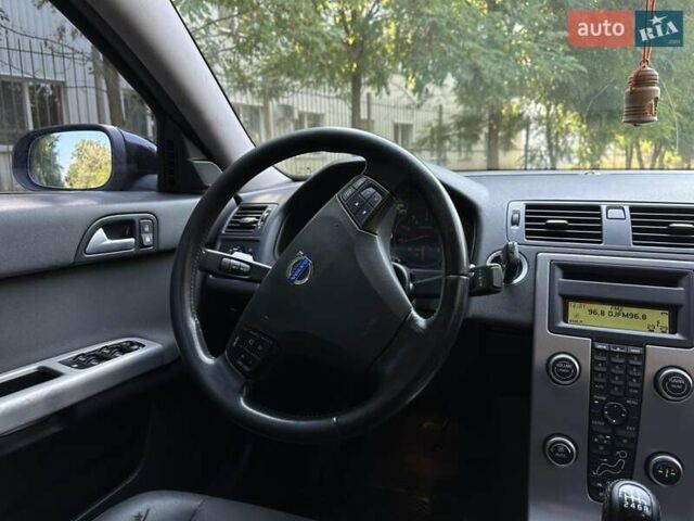 Белый Вольво С40, объемом двигателя 2.52 л и пробегом 225 тыс. км за 6350 $, фото 12 на Automoto.ua