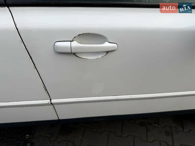 Белый Вольво С40, объемом двигателя 1.6 л и пробегом 140 тыс. км за 4800 $, фото 1 на Automoto.ua