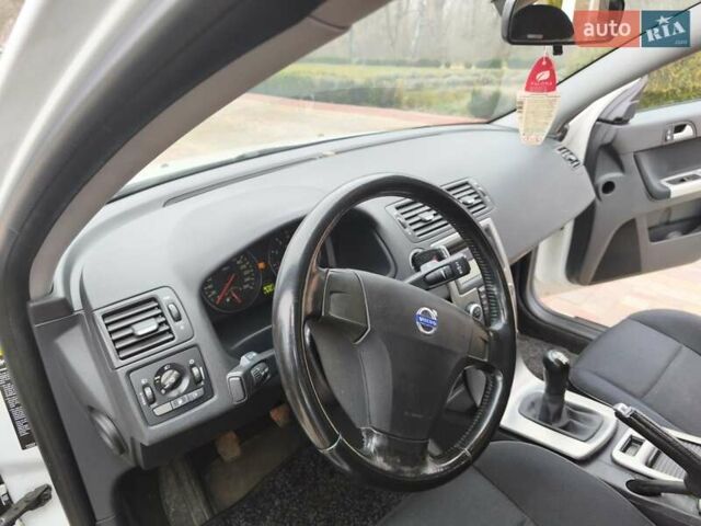 Белый Вольво С40, объемом двигателя 1.6 л и пробегом 188 тыс. км за 6999 $, фото 15 на Automoto.ua