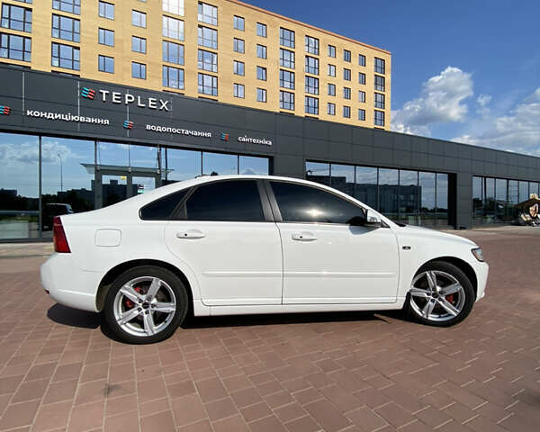 Белый Вольво С40, объемом двигателя 1.6 л и пробегом 260 тыс. км за 8000 $, фото 8 на Automoto.ua