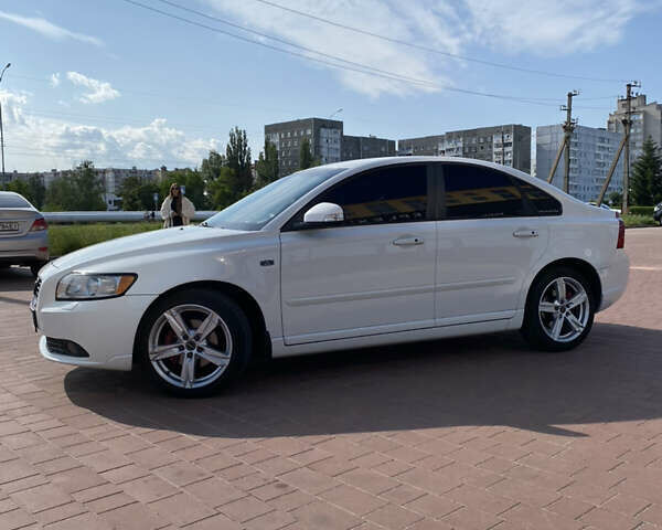 Белый Вольво С40, объемом двигателя 1.6 л и пробегом 260 тыс. км за 8000 $, фото 2 на Automoto.ua