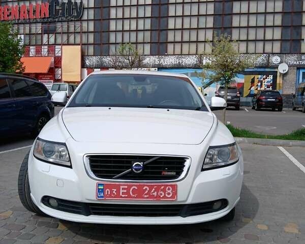 Білий Вольво S40, об'ємом двигуна 1.6 л та пробігом 250 тис. км за 8400 $, фото 1 на Automoto.ua