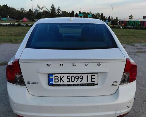 Белый Вольво С40, объемом двигателя 1.56 л и пробегом 236 тыс. км за 6099 $, фото 9 на Automoto.ua