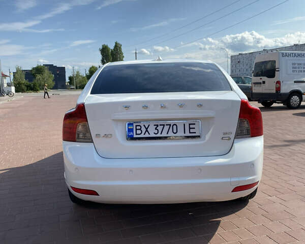Белый Вольво С40, объемом двигателя 1.6 л и пробегом 260 тыс. км за 8000 $, фото 7 на Automoto.ua