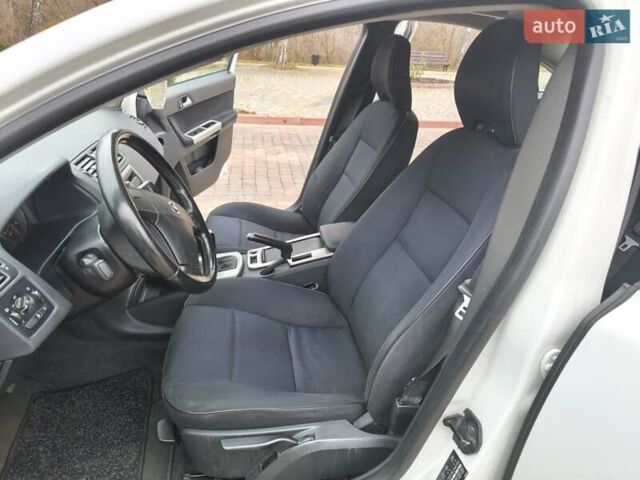 Белый Вольво С40, объемом двигателя 1.6 л и пробегом 188 тыс. км за 6999 $, фото 12 на Automoto.ua