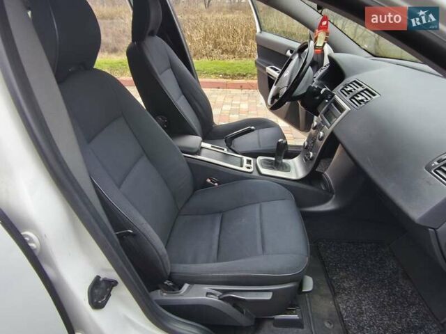 Белый Вольво С40, объемом двигателя 1.6 л и пробегом 188 тыс. км за 6999 $, фото 26 на Automoto.ua