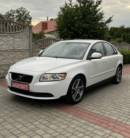 Білий Вольво S40, об'ємом двигуна 1.6 л та пробігом 237 тис. км за 8200 $, фото 3 на Automoto.ua