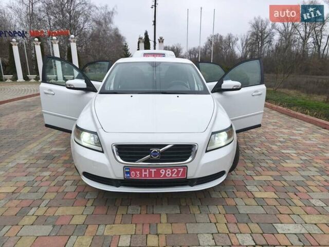 Белый Вольво С40, объемом двигателя 1.6 л и пробегом 188 тыс. км за 6999 $, фото 11 на Automoto.ua