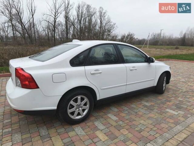 Белый Вольво С40, объемом двигателя 1.6 л и пробегом 188 тыс. км за 6999 $, фото 5 на Automoto.ua