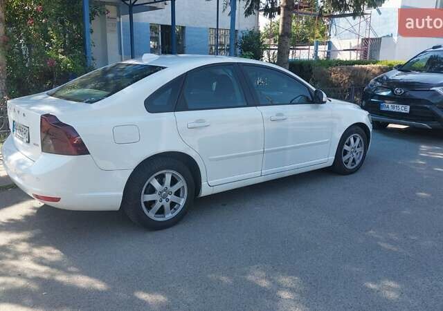Белый Вольво С40, объемом двигателя 2 л и пробегом 269 тыс. км за 8000 $, фото 1 на Automoto.ua