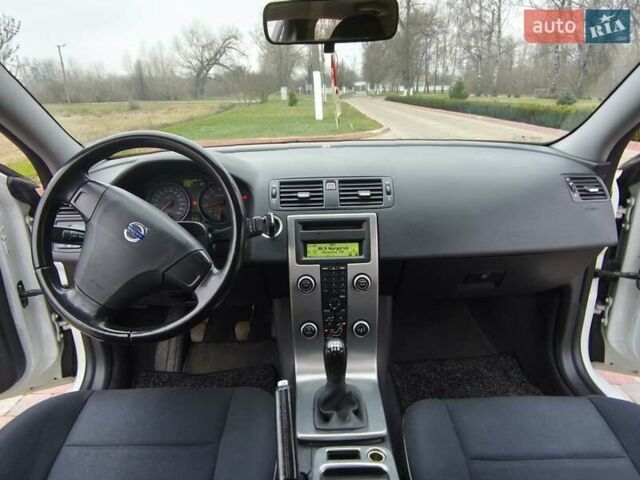 Белый Вольво С40, объемом двигателя 1.6 л и пробегом 188 тыс. км за 6999 $, фото 29 на Automoto.ua