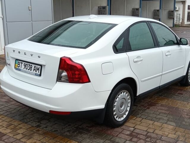 Белый Вольво С40, объемом двигателя 1.6 л и пробегом 214 тыс. км за 6600 $, фото 3 на Automoto.ua