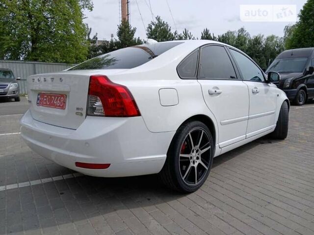 Білий Вольво S40, об'ємом двигуна 1.6 л та пробігом 250 тис. км за 8400 $, фото 8 на Automoto.ua