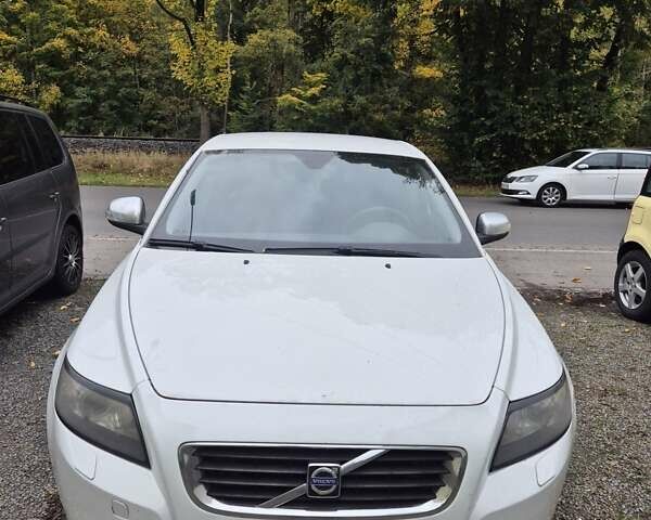 Білий Вольво S40, об'ємом двигуна 1.6 л та пробігом 263 тис. км за 5600 $, фото 1 на Automoto.ua