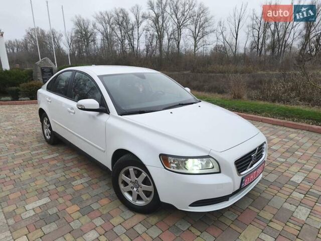 Белый Вольво С40, объемом двигателя 1.6 л и пробегом 188 тыс. км за 6999 $, фото 8 на Automoto.ua