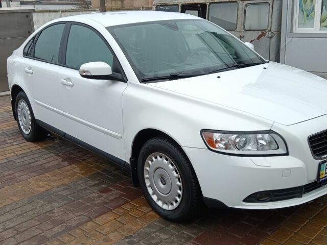 Белый Вольво С40, объемом двигателя 1.6 л и пробегом 214 тыс. км за 6600 $, фото 1 на Automoto.ua