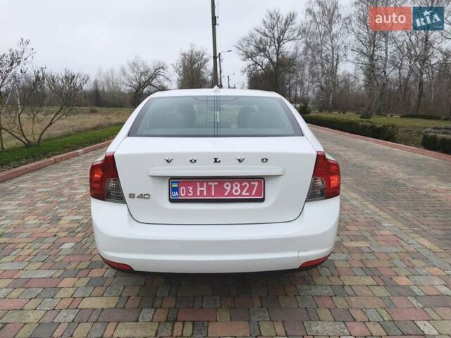 Белый Вольво С40, объемом двигателя 1.6 л и пробегом 188 тыс. км за 6999 $, фото 2 на Automoto.ua