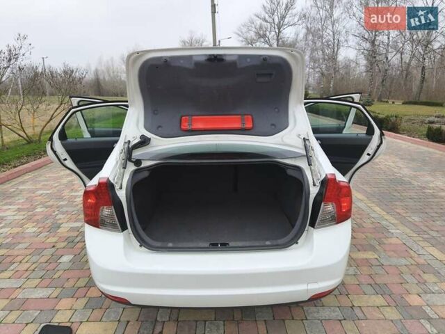 Белый Вольво С40, объемом двигателя 1.6 л и пробегом 188 тыс. км за 6999 $, фото 18 на Automoto.ua