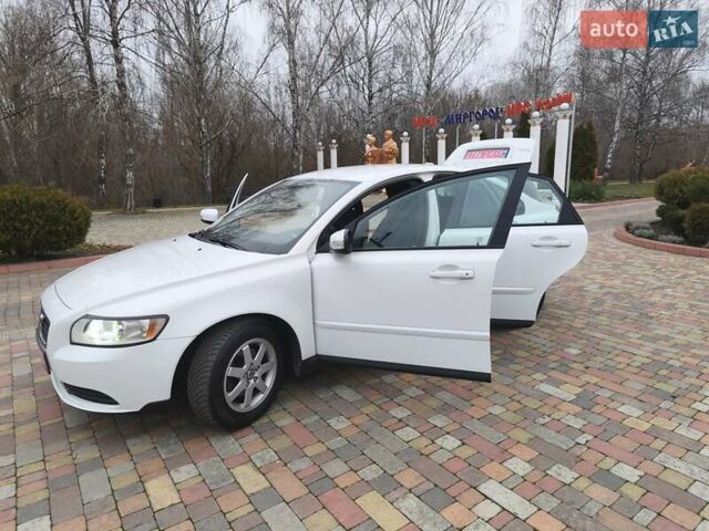 Белый Вольво С40, объемом двигателя 1.6 л и пробегом 188 тыс. км за 6999 $, фото 13 на Automoto.ua