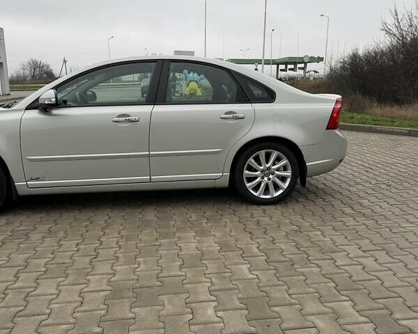 Белый Вольво С40, объемом двигателя 1.6 л и пробегом 310 тыс. км за 9000 $, фото 5 на Automoto.ua