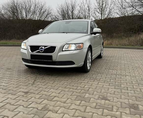 Белый Вольво С40, объемом двигателя 1.6 л и пробегом 310 тыс. км за 9000 $, фото 7 на Automoto.ua