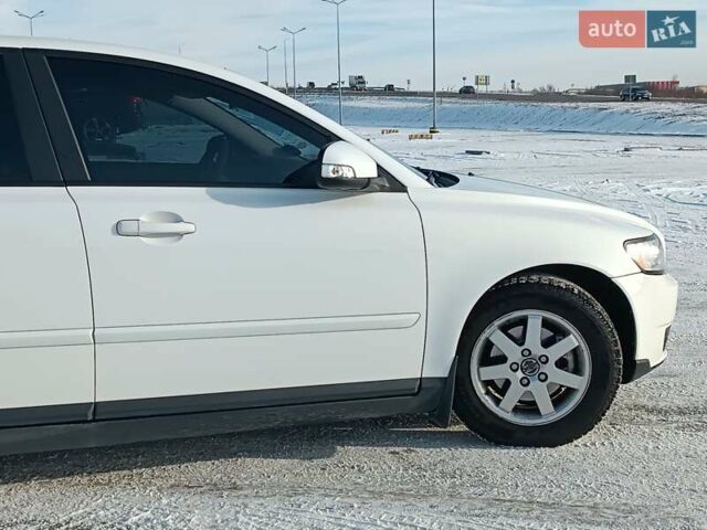Белый Вольво С40, объемом двигателя 2 л и пробегом 242 тыс. км за 5800 $, фото 12 на Automoto.ua