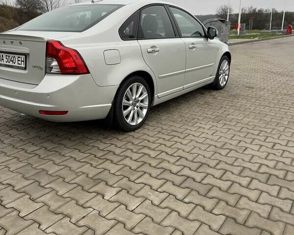 Белый Вольво С40, объемом двигателя 1.6 л и пробегом 310 тыс. км за 9000 $, фото 3 на Automoto.ua