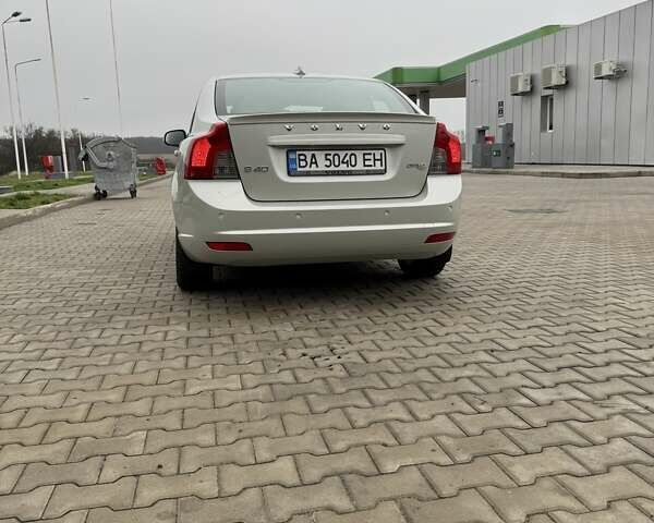 Белый Вольво С40, объемом двигателя 1.6 л и пробегом 310 тыс. км за 9000 $, фото 4 на Automoto.ua