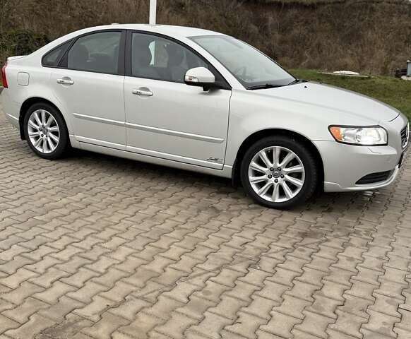 Белый Вольво С40, объемом двигателя 1.6 л и пробегом 310 тыс. км за 9000 $, фото 1 на Automoto.ua