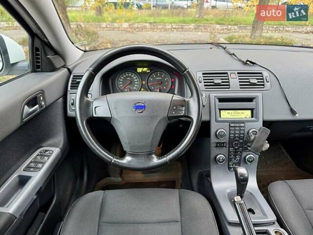 Белый Вольво С40, объемом двигателя 2 л и пробегом 190 тыс. км за 7990 $, фото 21 на Automoto.ua