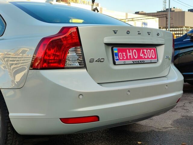 Белый Вольво С40, объемом двигателя 1.6 л и пробегом 194 тыс. км за 9999 $, фото 9 на Automoto.ua