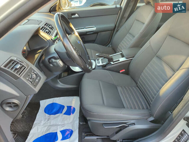 Вольво С40 2011 в Киеве на Automoto.ua Белый Вольво С40, объемом двигателя 1.6 л и пробегом 194 тыс. км за 10000 $, фото 16 на Automoto.ua