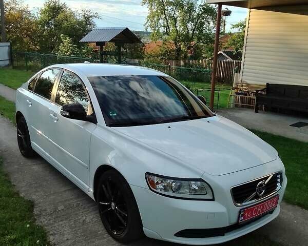 Білий Вольво S40, об'ємом двигуна 1.6 л та пробігом 212 тис. км за 8299 $, фото 1 на Automoto.ua