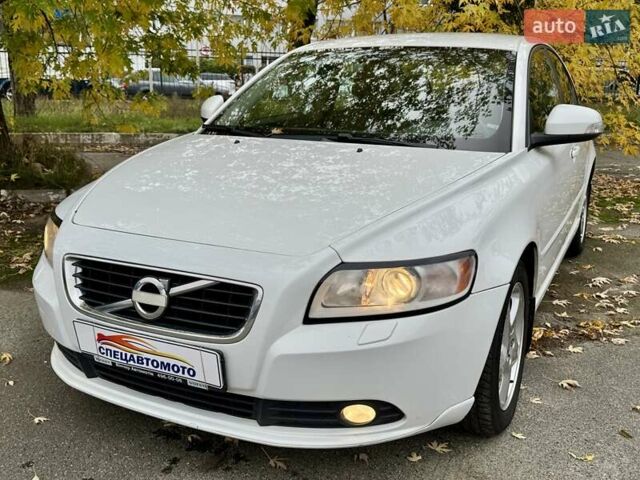 Белый Вольво С40, объемом двигателя 2 л и пробегом 190 тыс. км за 7990 $, фото 5 на Automoto.ua