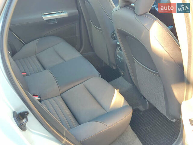 Вольво С40 2011 в Киеве на Automoto.ua Белый Вольво С40, объемом двигателя 1.6 л и пробегом 194 тыс. км за 10000 $, фото 23 на Automoto.ua